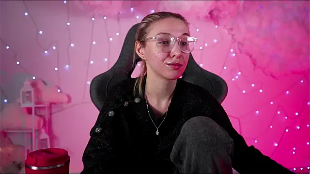 Snapshot of PhilippaAdamas chatting on March 8, 2025, 5:07 am PhilippaAdamas online show from March 8, 2025, 5:07 am