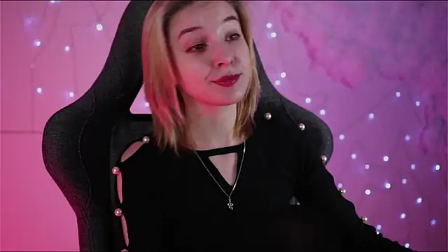 Snapshot of PhilippaAdamas chatting on February 27, 2025, 2:35 am PhilippaAdamas online show from February 27, 2025, 2:35 am