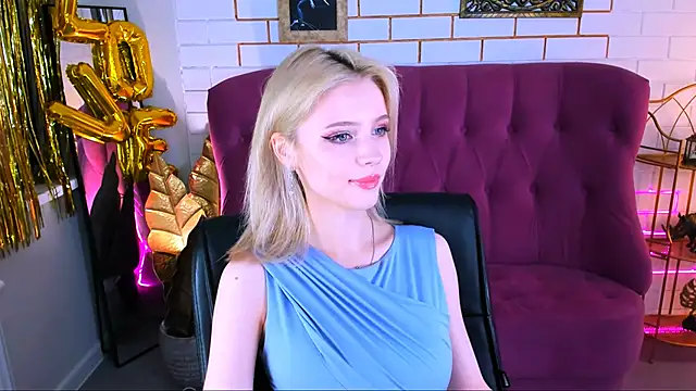 LeonaStane online show from October 5, 2025, 5:03 pm