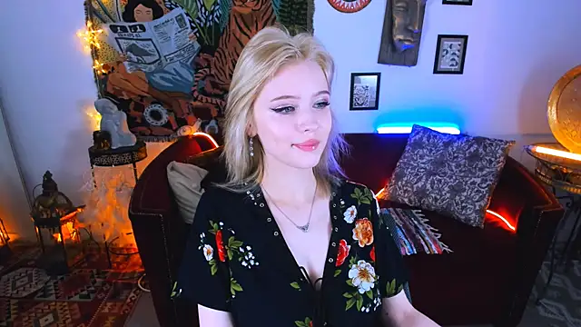 LeonaStane online show from October 15, 2025, 5:10 pm