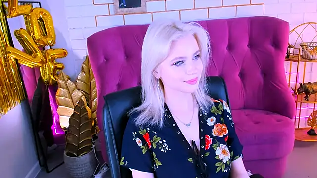 LeonaStane online show from March 8, 2025, 5:01 pm