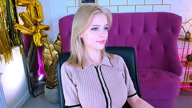 LeonaStane online show from October 23, 2025, 5:00 pm