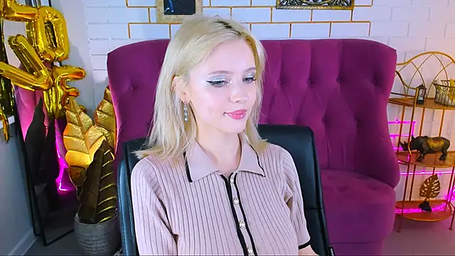 LeonaStane online show from October 2, 2025, 5:05 pm