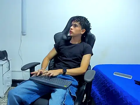 Aiiden 15 online show from February 19, 2025, 3:05 pm