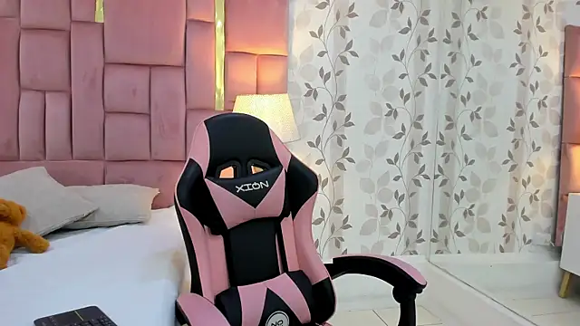 Snapshot of ArianaFranco chatting on October 11, 2025, 1:01 pm ArianaFranco online show from October 11, 2025, 1:01 pm