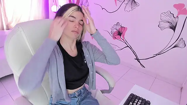 Isabela Fiorelli online show from October 12, 2025, 1:23 pm