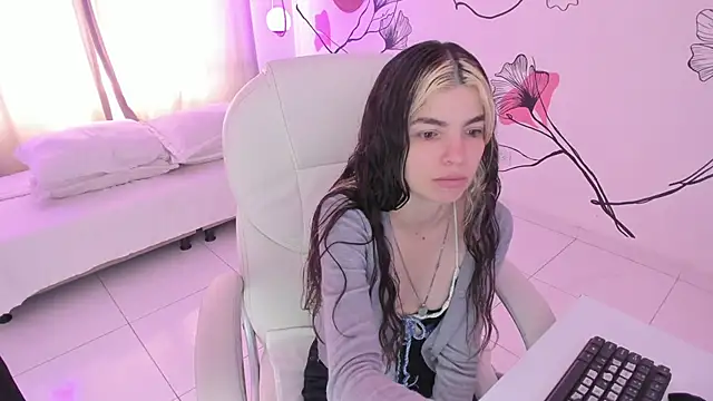 Isabela Fiorelli online show from September 16, 2025, 1:45 pm