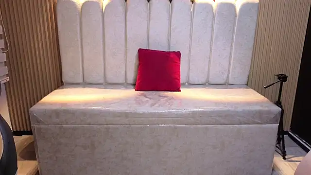 Cute Angell  online show from April 16, 2026, 2:12 am