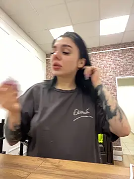 MaeveMoon online show from February 4, 2026, 7:20 pm