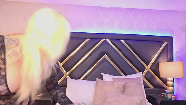 SophieWinsloow online show from October 4, 2025, 1:34 pm