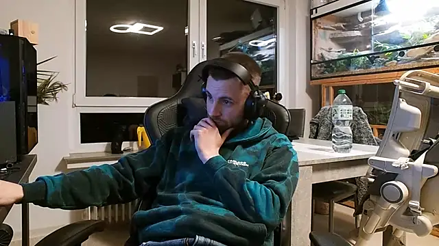 ademandjulia online show from February 19, 2026, 6:16 pm