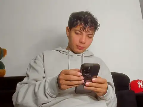 Snapshot of Alessandro_1610 chatting on February 27, 2026, 5:51 am Alessandro 1610 online show from February 27, 2026, 5:51 am