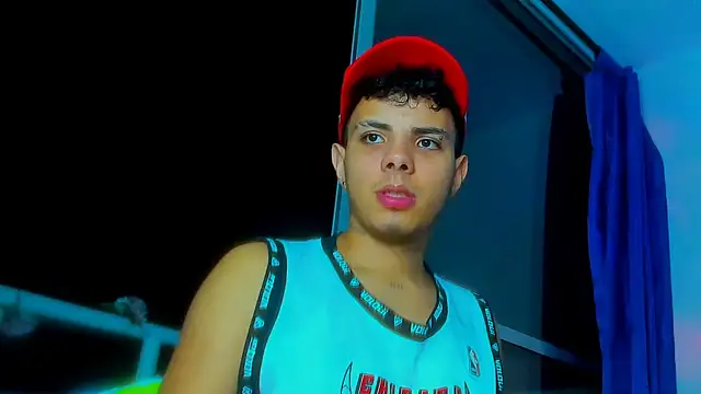 Snapshot of Alessandro_1610 chatting on November 28, 2025, 5:40 am Alessandro 1610 online show from November 28, 2025, 5:40 am