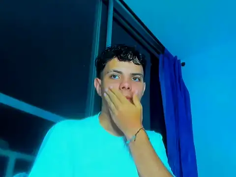 Snapshot of Alessandro_1610 chatting on November 14, 2025, 5:11 am Alessandro 1610 online show from November 14, 2025, 5:11 am