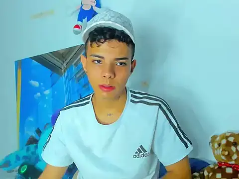 Snapshot of Alessandro_1610 chatting on March 19, 2025, 5:19 am Alessandro 1610 online show from March 19, 2025, 5:19 am