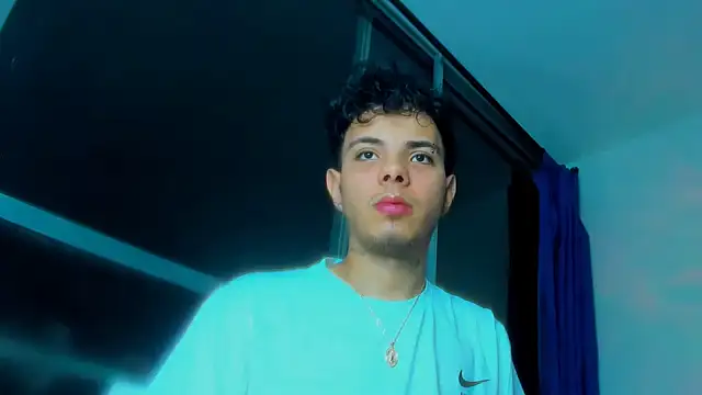 Snapshot of Alessandro_1610 chatting on October 16, 2025, 3:15 am Alessandro 1610 online show from October 16, 2025, 3:15 am