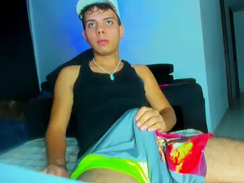 Snapshot of Alessandro_1610 chatting on February 15, 2026, 6:47 am Alessandro 1610 online show from February 15, 2026, 6:47 am