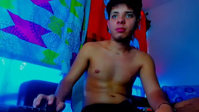 Snapshot of Alessandro_1610 chatting on November 7, 2025, 9:30 pm Alessandro 1610 online show from November 7, 2025, 9:30 pm