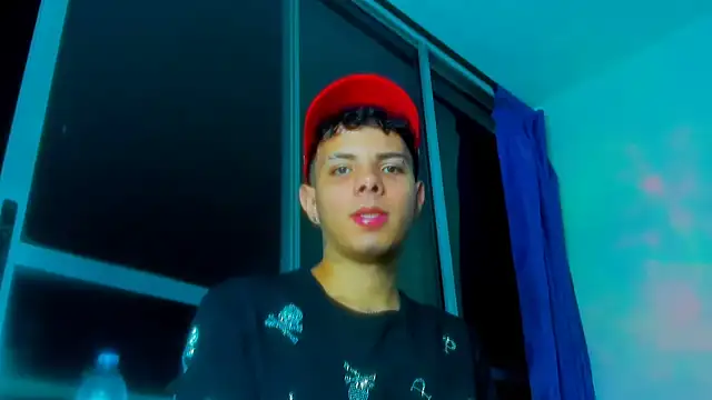 Snapshot of Alessandro_1610 chatting on December 5, 2025, 6:23 am Alessandro 1610 online show from December 5, 2025, 6:23 am