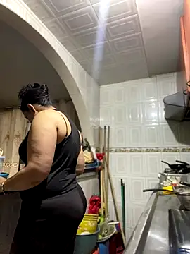 Carola-Ross online show from October 6, 2025, 7:03 pm