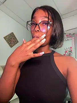 Snapshot of blackgril12 chatting on February 3, 2026, 11:21 pm blackgril12 online show from February 3, 2026, 11:21 pm