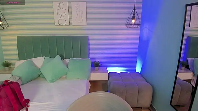 abby apple online show from November 19, 2025, 12:49 pm