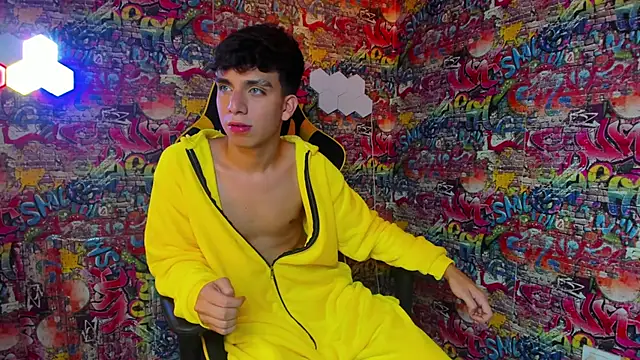 Snapshot of Angel_boyy2 chatting on March 4, 2025, 3:00 am Angel boyy2 online show from March 4, 2025, 3:00 am