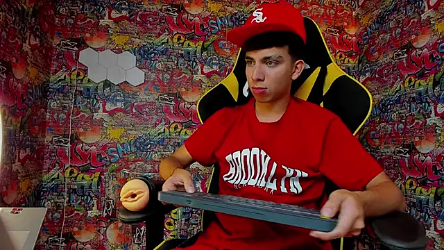 Snapshot of Angel_boyy2 chatting on February 10, 2025, 3:13 am Angel boyy2 online show from February 10, 2025, 3:13 am