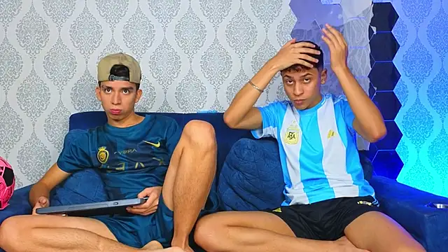 Snapshot of Angel_boyy2 chatting on March 7, 2025, 7:27 pm Angel boyy2 online show from March 7, 2025, 7:27 pm