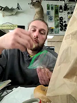 gronammo85 online show from February 24, 2025, 7:41 pm