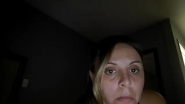 Snapshot of ShysluutGia chatting on July 8, 2026, 4:35 am ShysluutGia online show from July 8, 2026, 4:35 am