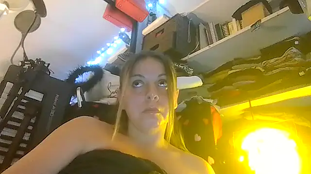 Snapshot of ShysluutGia chatting on July 5, 2026, 7:48 am ShysluutGia online show from July 5, 2026, 7:48 am
