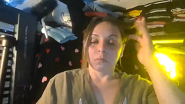 Snapshot of ShysluutGia chatting on July 7, 2026, 4:59 am ShysluutGia online show from July 7, 2026, 4:59 am
