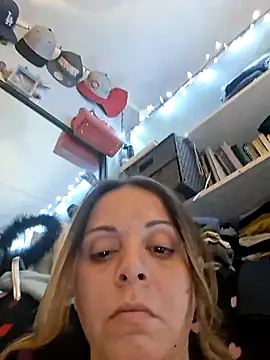 Snapshot of ShysluutGia chatting on July 7, 2026, 10:19 am ShysluutGia online show from July 7, 2026, 10:19 am