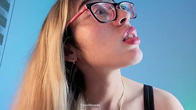 Carolblonde online show from March 18, 2026, 2:26 am