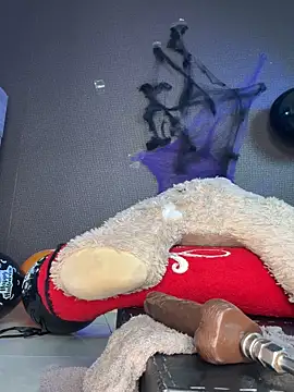 luciana hunters online show from November 1, 2025, 1:45 am