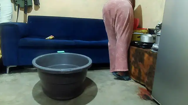 01applebottom online show from November 11, 2025, 5:57 am