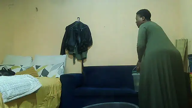 01applebottom online show from November 2, 2025, 2:22 pm