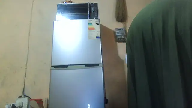 01applebottom online show from November 4, 2025, 10:08 am