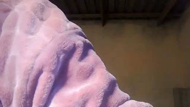 01applebottom online show from September 28, 2025, 9:05 am