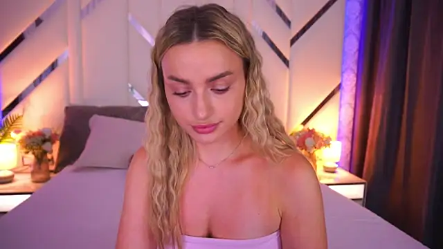 Snapshot of LindsieGreyy chatting on July 18, 2026, 11:52 am LindsieGreyy online show from July 18, 2026, 11:52 am