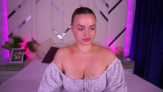 LindsieGreyy online show from September 28, 2025, 6:20 am