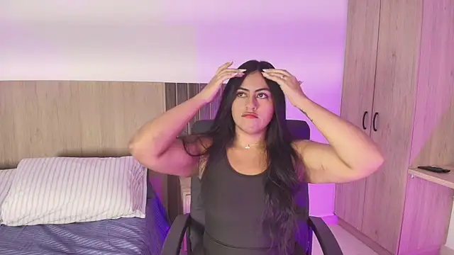 Mia cm online show from March 19, 2025, 7:49 pm