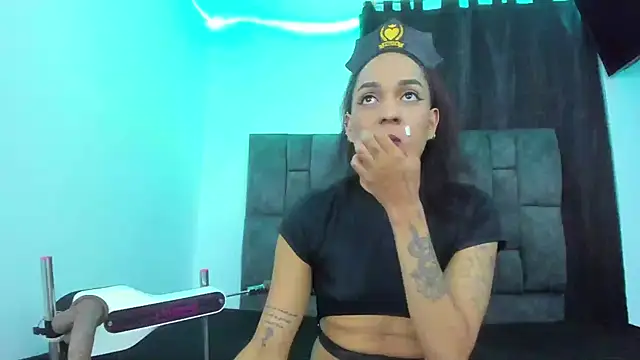 ChanelleJohnson  online show from October 4, 2025, 1:51 am