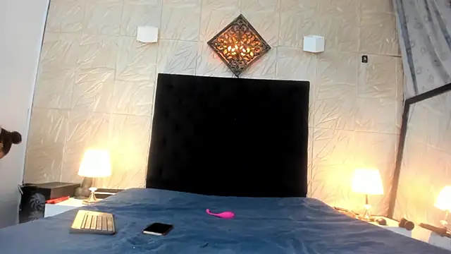 ChanelleJohnson  online show from October 17, 2025, 8:10 pm