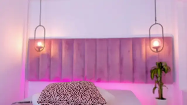 emmiily z online show from April 16, 2026, 9:39 pm