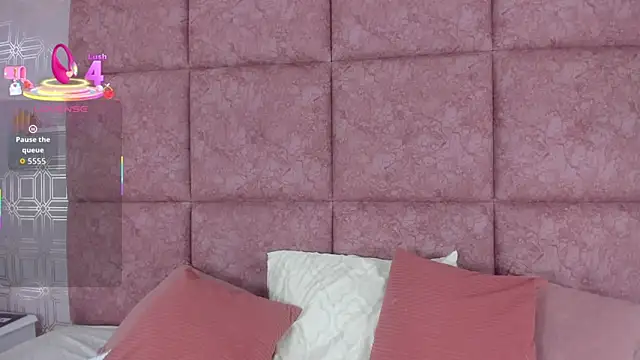 LilyRoxi online show from November 22, 2025, 9:46 pm