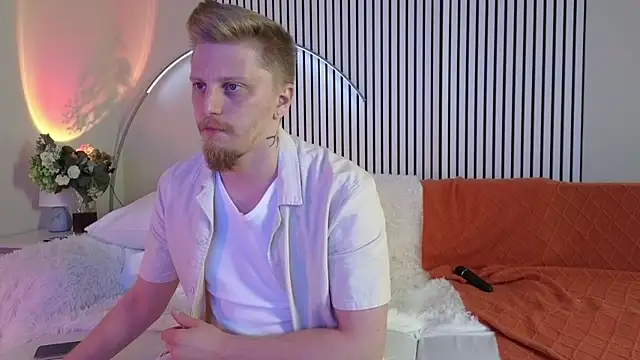 Saint Vicious online show from October 7, 2025, 8:21 pm