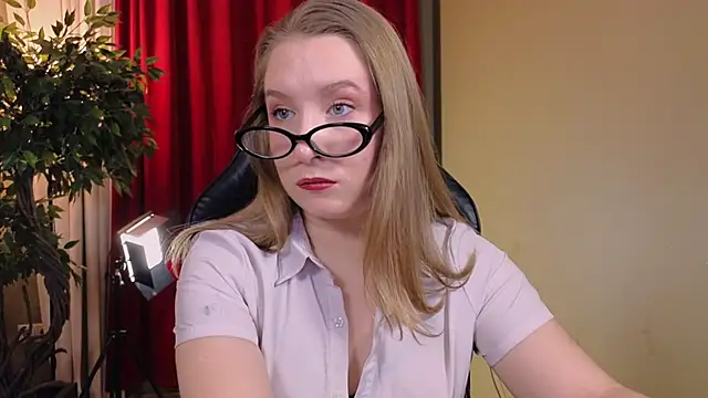 Saint Vicious online show from December 4, 2025, 8:41 pm