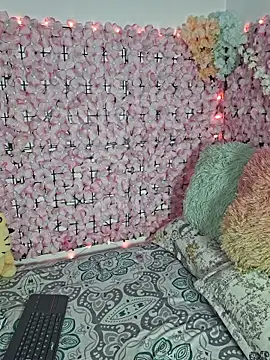 Lynda Bonnie online show from February 5, 2026, 2:02 pm